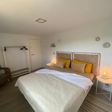 Casa Contener אסטפונה